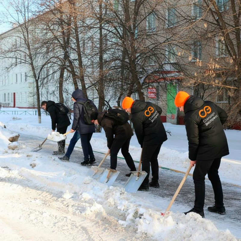 Уборка снега с крыш и территорий в Льгове
